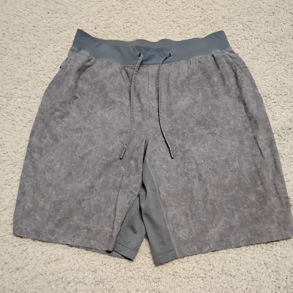 Lululemon T.H.E. Shorts Mens Large Linerless Gravel Asphalt Gray Workout Gym